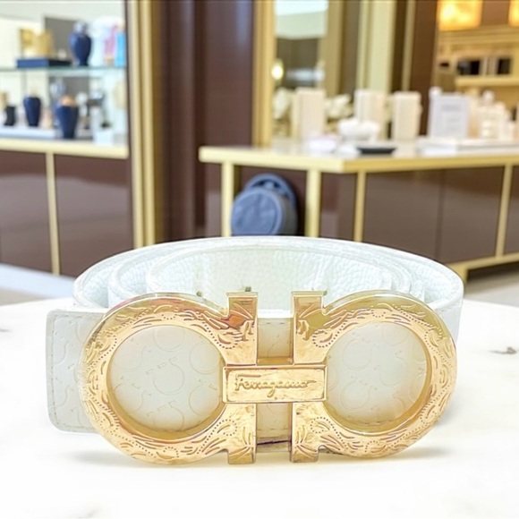 Salvatore Ferragamo Vintage White Gancini Engraved Leather Belt with Gold Buckle - Picture 1 of 7